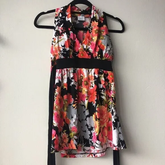 Beautiful floral v-neck sleeveless blouse - Picture 2 of 5